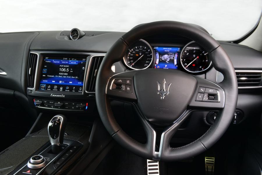 Панель приборов Maserati Levante 2017 года  (AU) (фото 29 из 55)